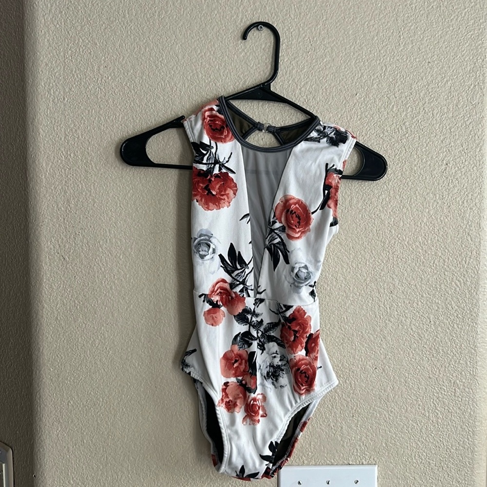 Chelsea B Leo Adult Small